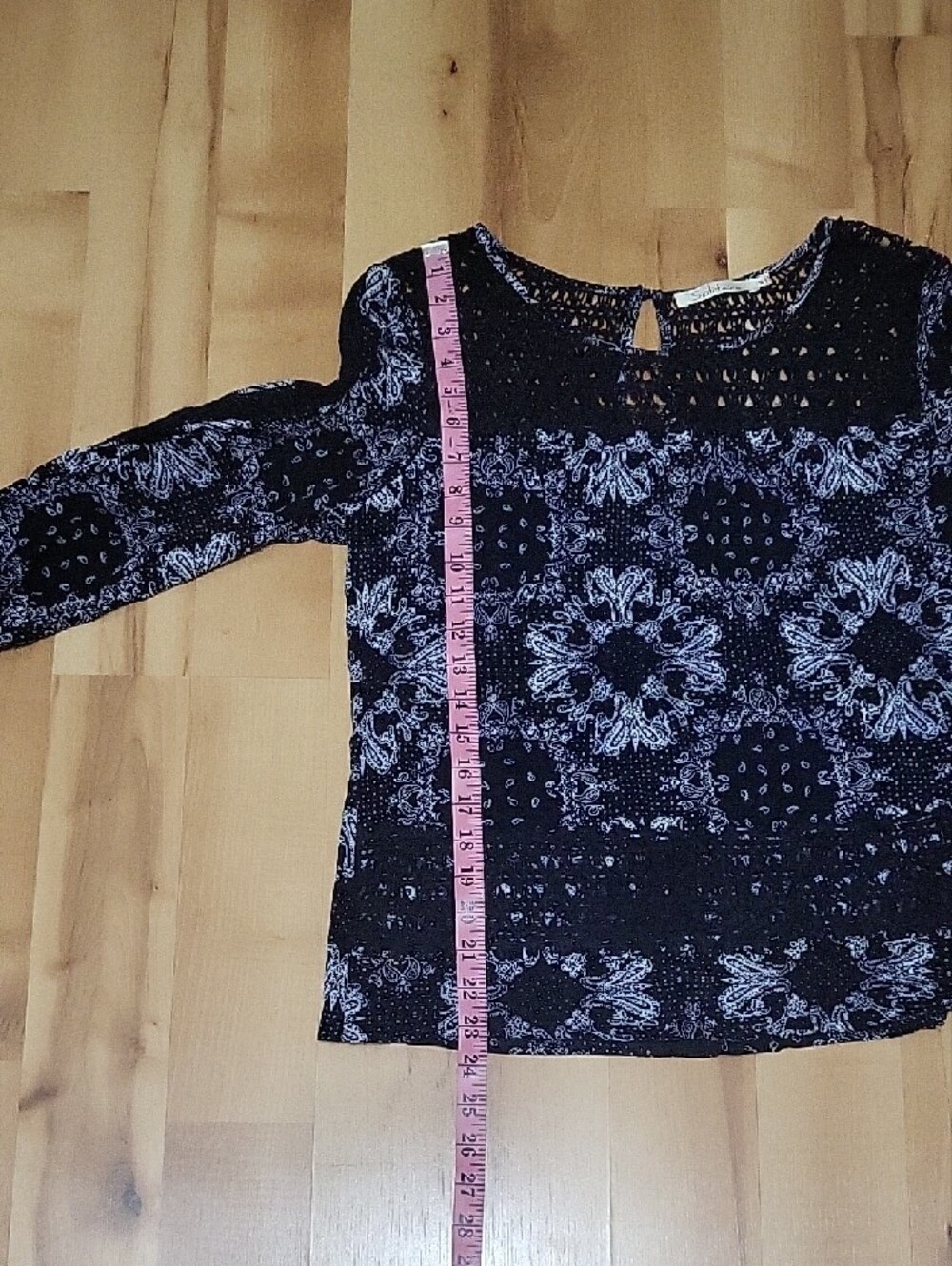 Solitaire Navy & White Printed Crochet Yoke Long Sleeve Top Women's Medium - Picture 16 of 16